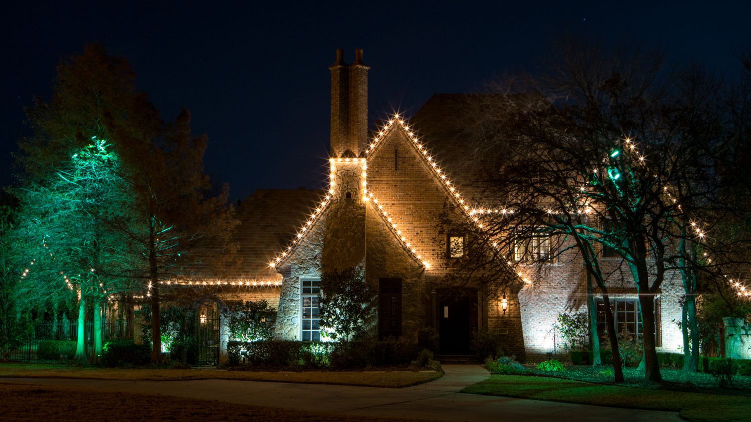 Understanding Holiday Lighting Services Ideas, Costs, & When to Hire a Pro